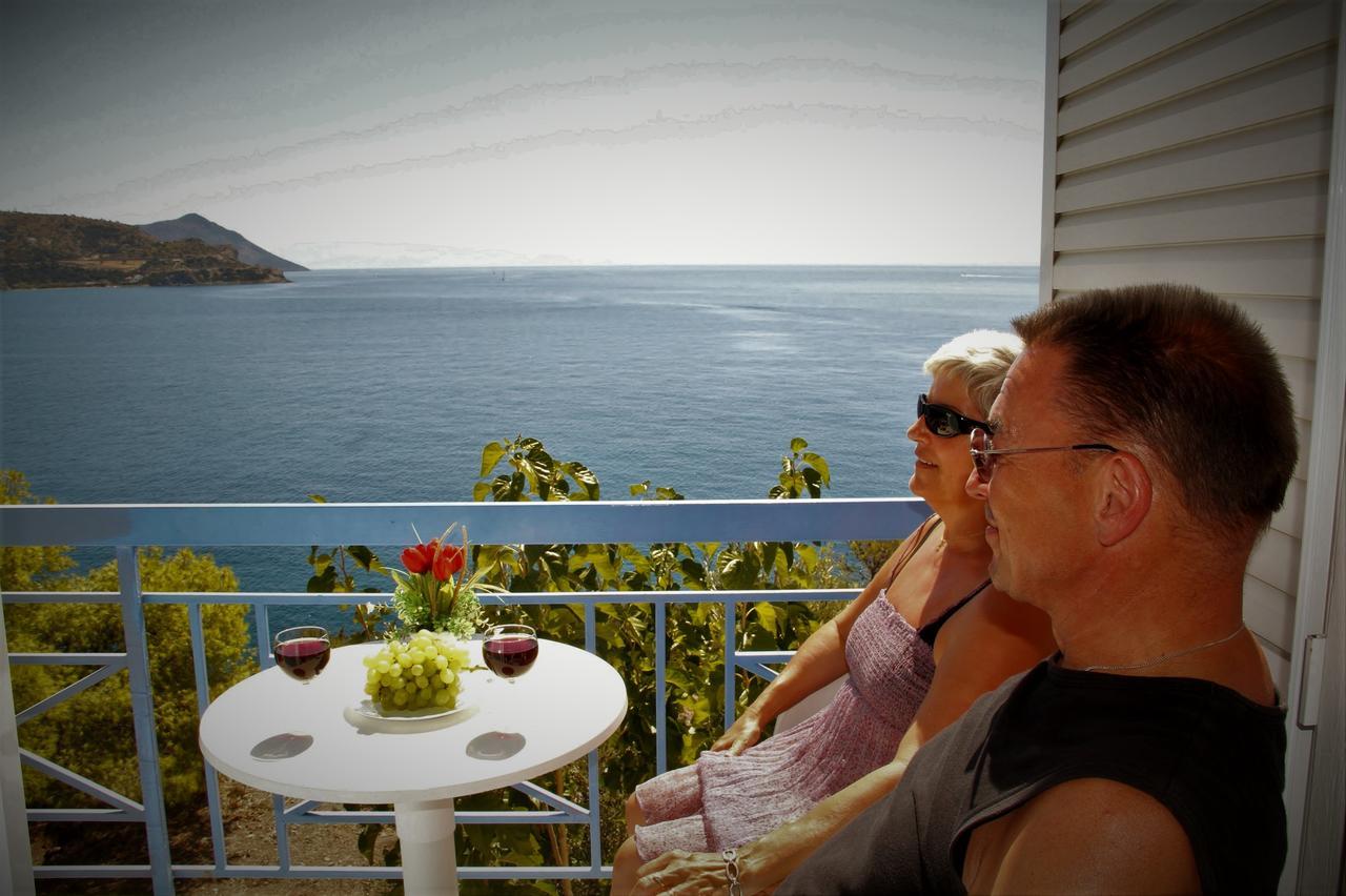 Kavos Bay Seafront Hotel Agia Marina  外观 照片