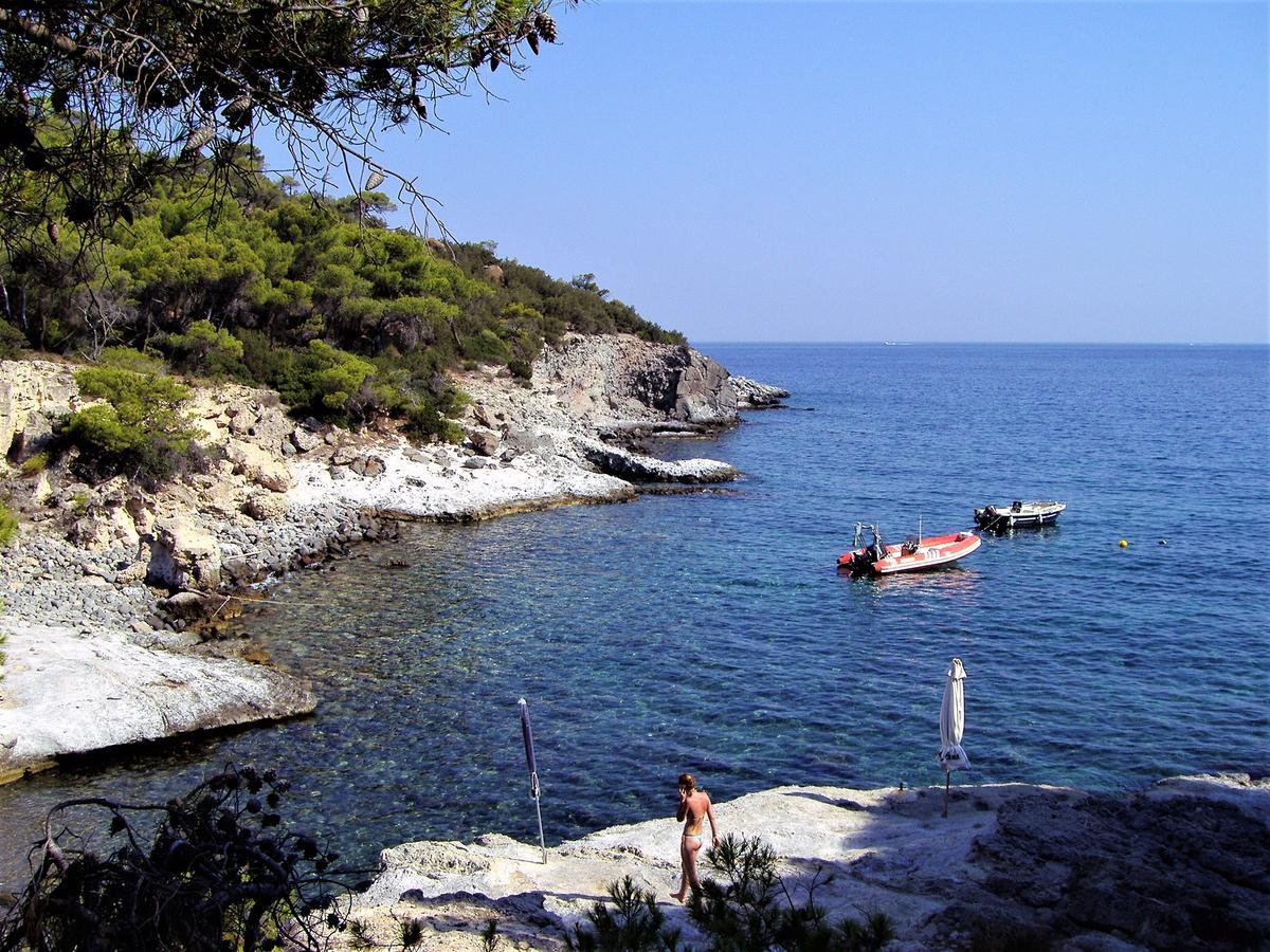 Kavos Bay Seafront Hotel Agia Marina  外观 照片