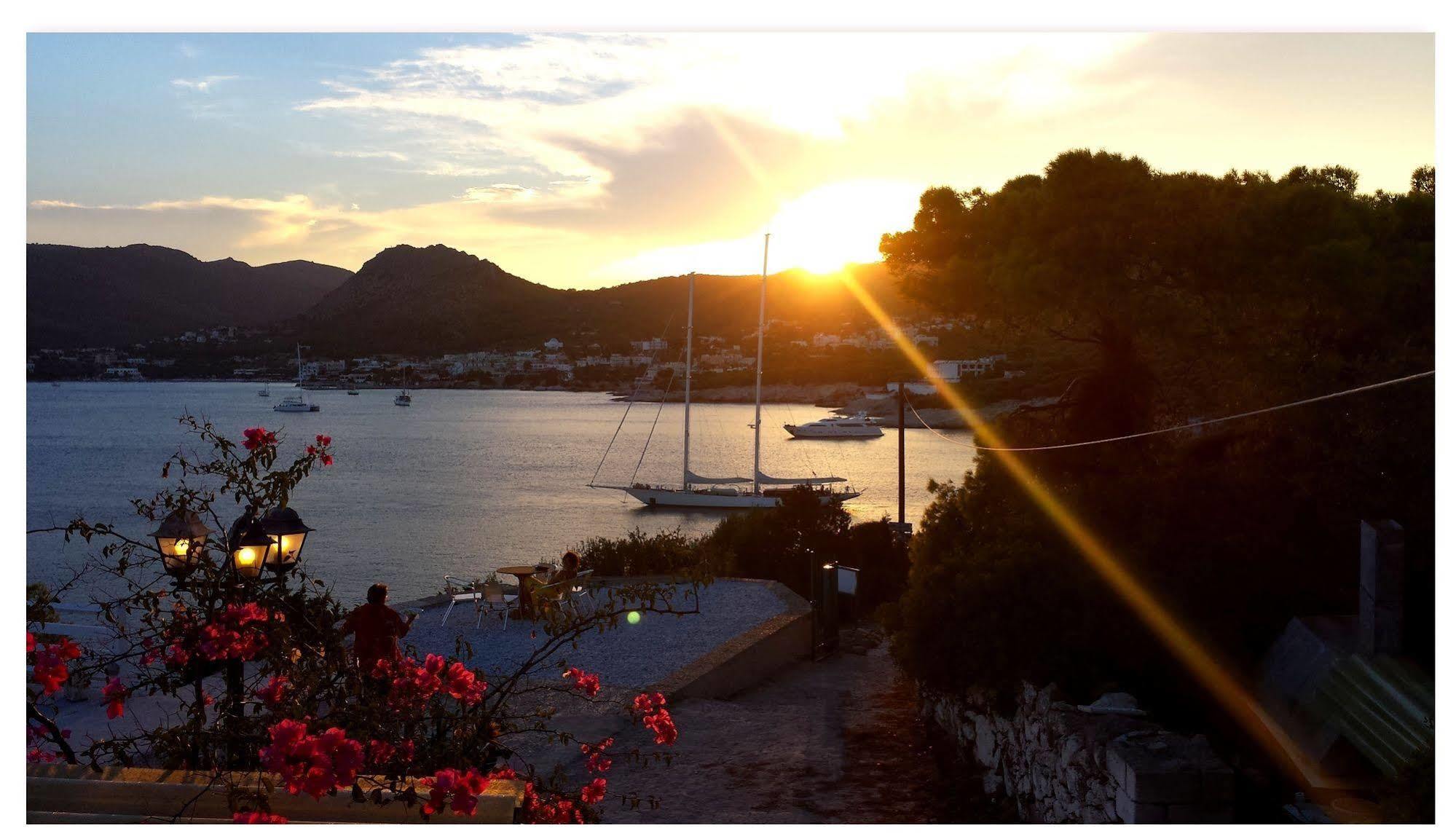 Kavos Bay Seafront Hotel Agia Marina  外观 照片