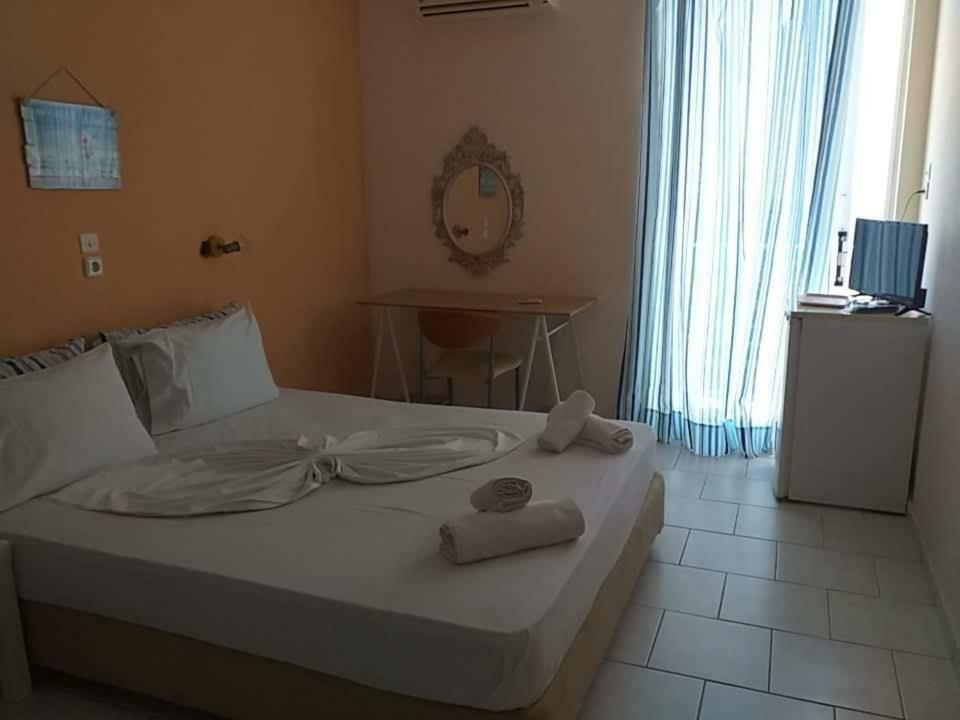Kavos Bay Seafront Hotel Agia Marina  外观 照片